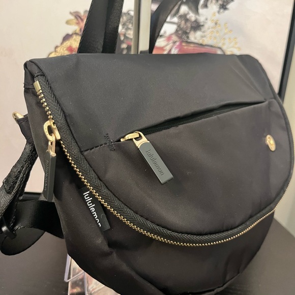 lululemon athletica Black Crossbody Bag - Picture 2 of 14